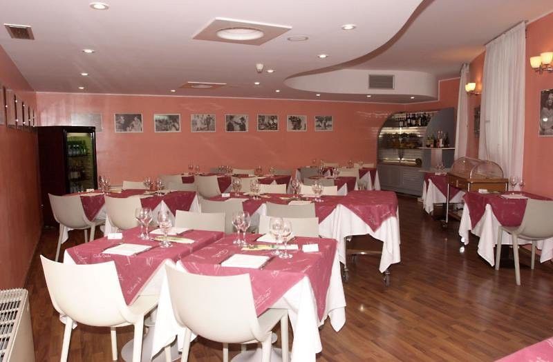 B&B Hotel Milano Cologno Studios كولونيو مونزيسِّ المطعم الصورة